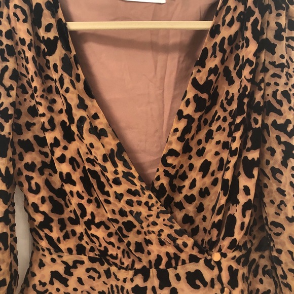 Astr The Label- Iris Leopard Print Top - Picture 2 of 4